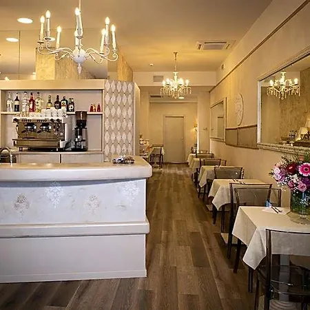 Della Rosa 3*